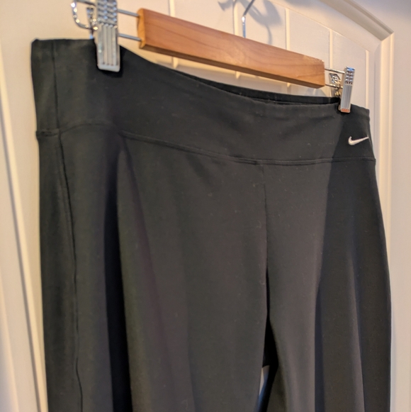Nike Sportswear Women's Wide Leg Black Yoga Pants - Picture 2 of 6
